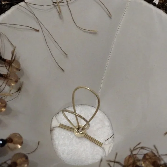 Vintage, small lamp shade measures 6 in across - Picture 3 of 5